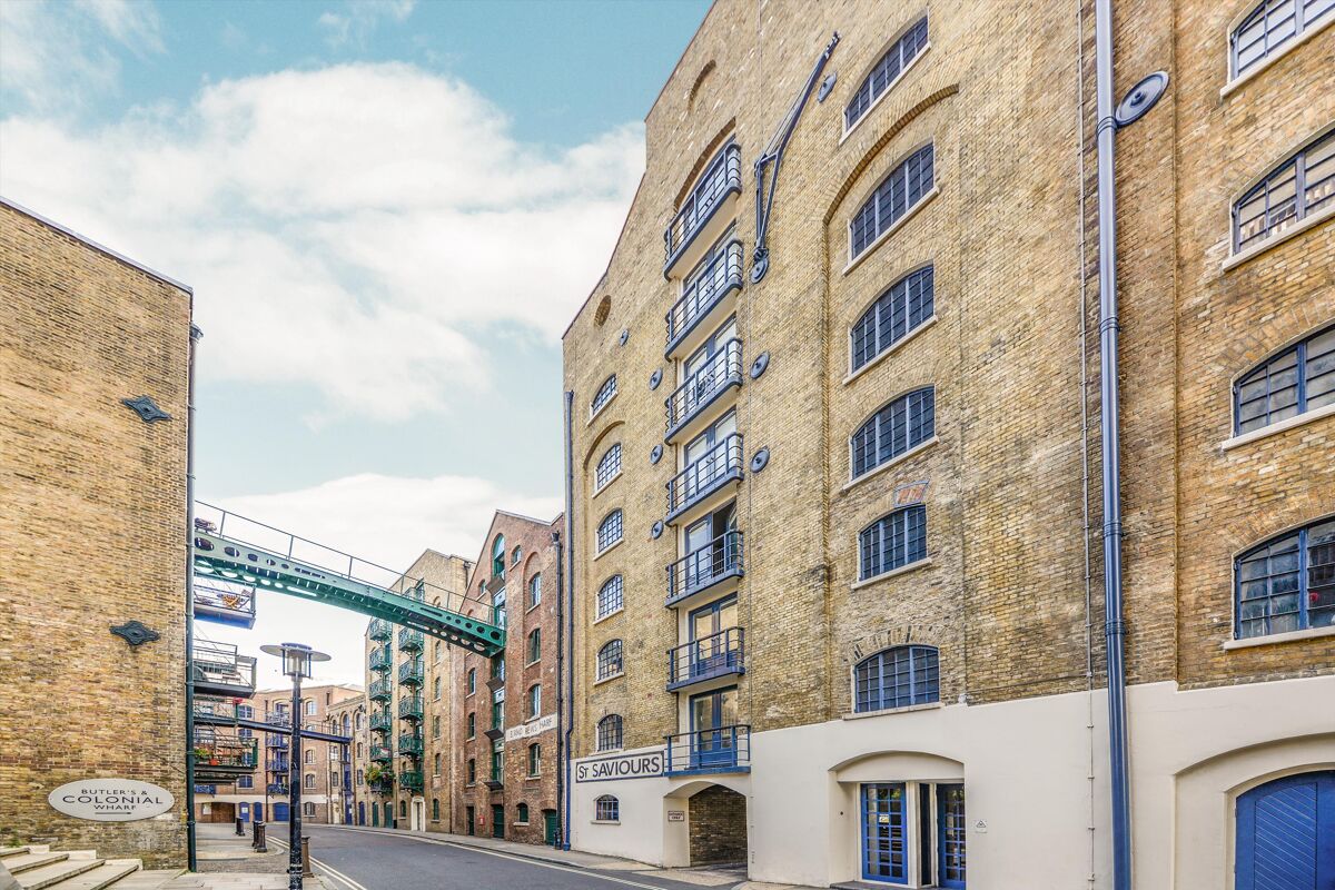 flat for sale in St. Saviours Wharf, Shad Thames, London, SE1