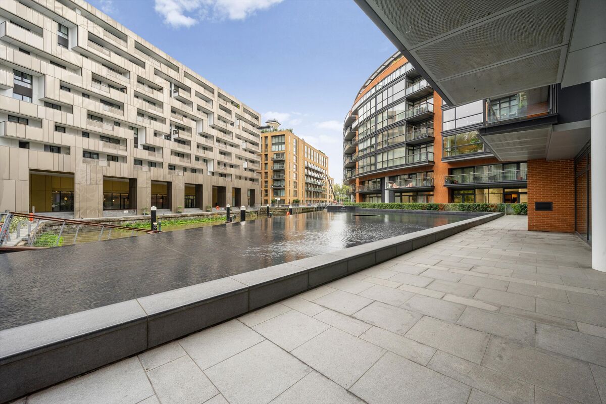 Flat for sale in Hepworth Court, Grosvenor Waterside, London, SW1W