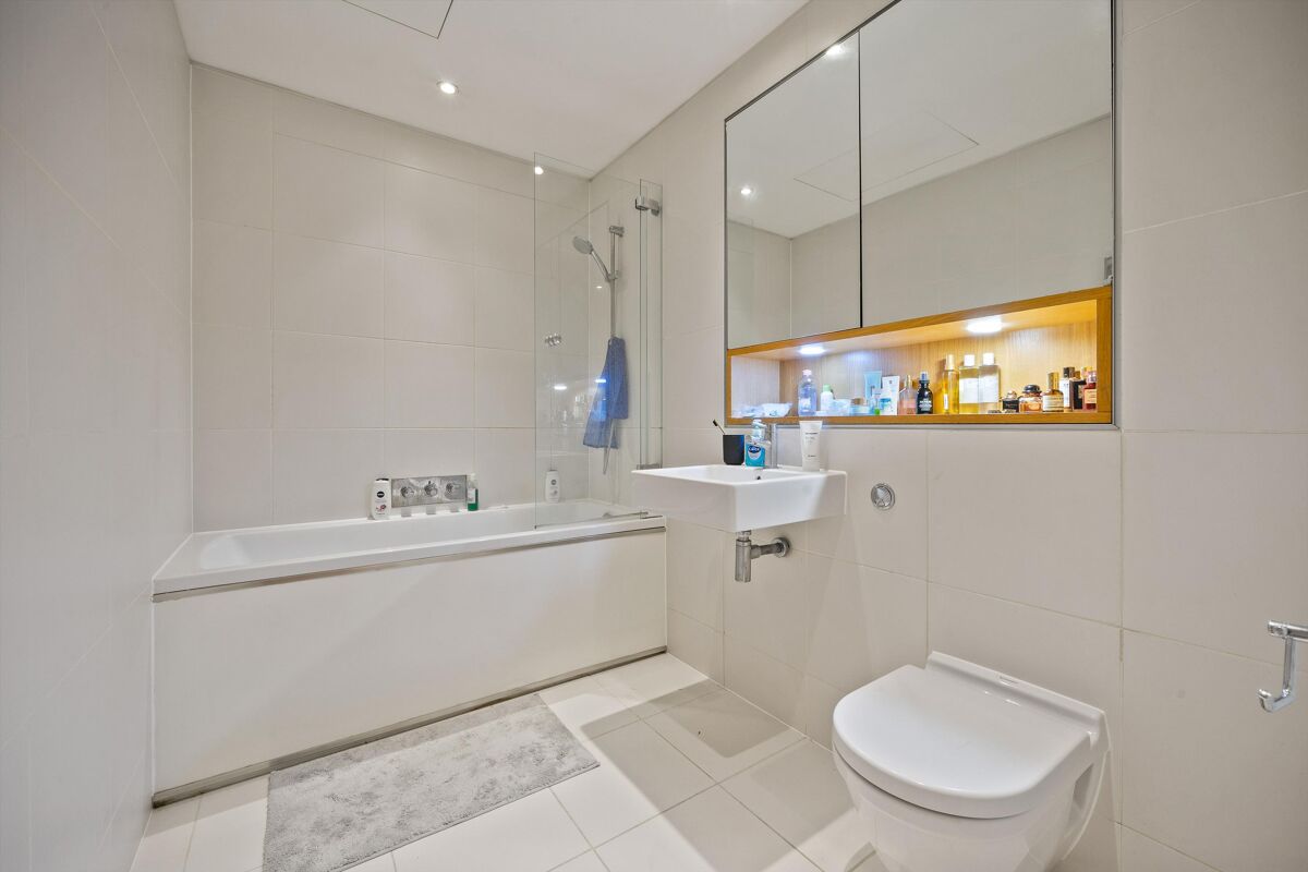Flat for sale in Hepworth Court, Grosvenor Waterside, London, SW1W
