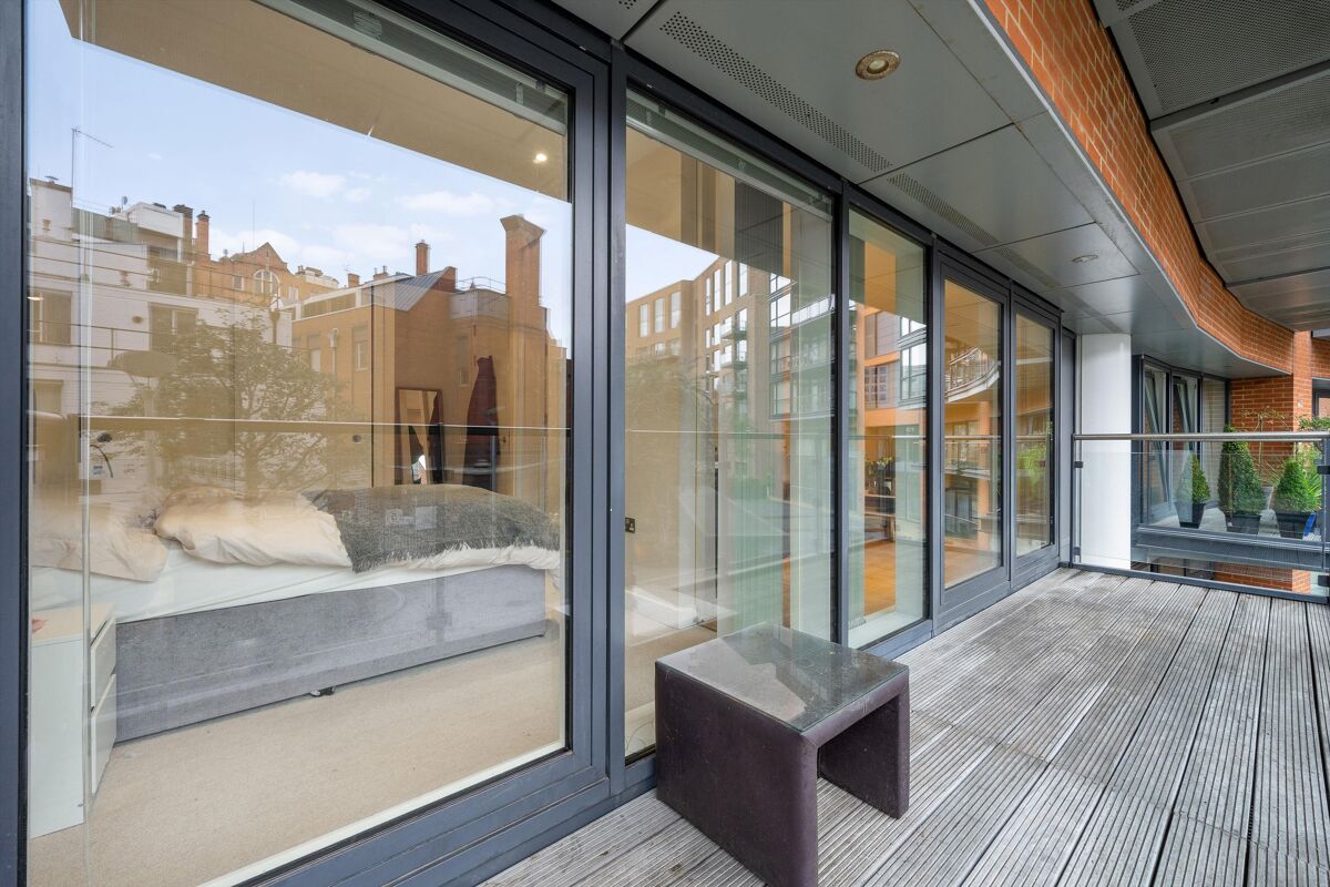 Flat for sale in Hepworth Court, Grosvenor Waterside, London, SW1W