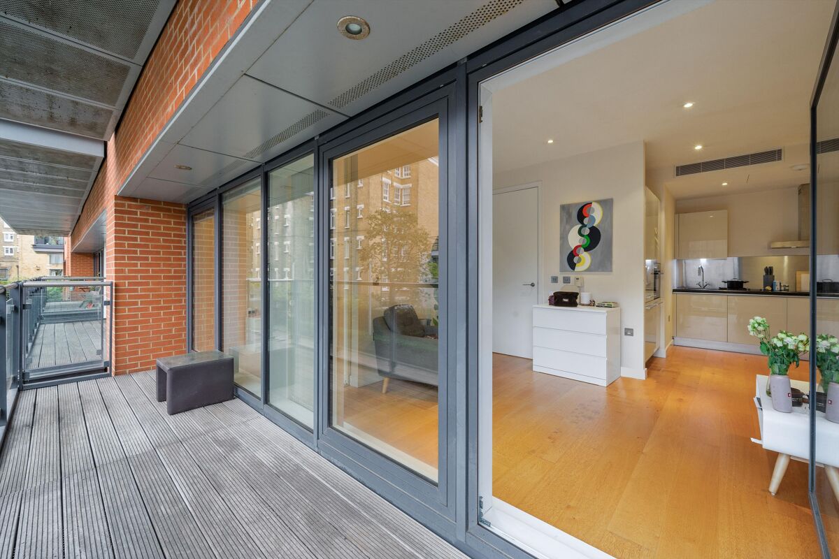 Flat for sale in Hepworth Court, Grosvenor Waterside, London, SW1W