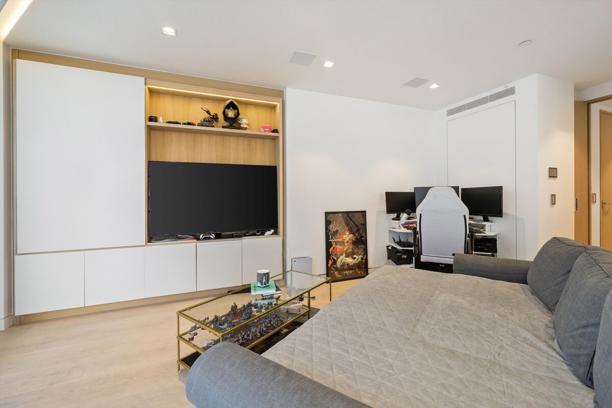 flat for sale in Duchess Walk, One Tower Bridge, London, SE1