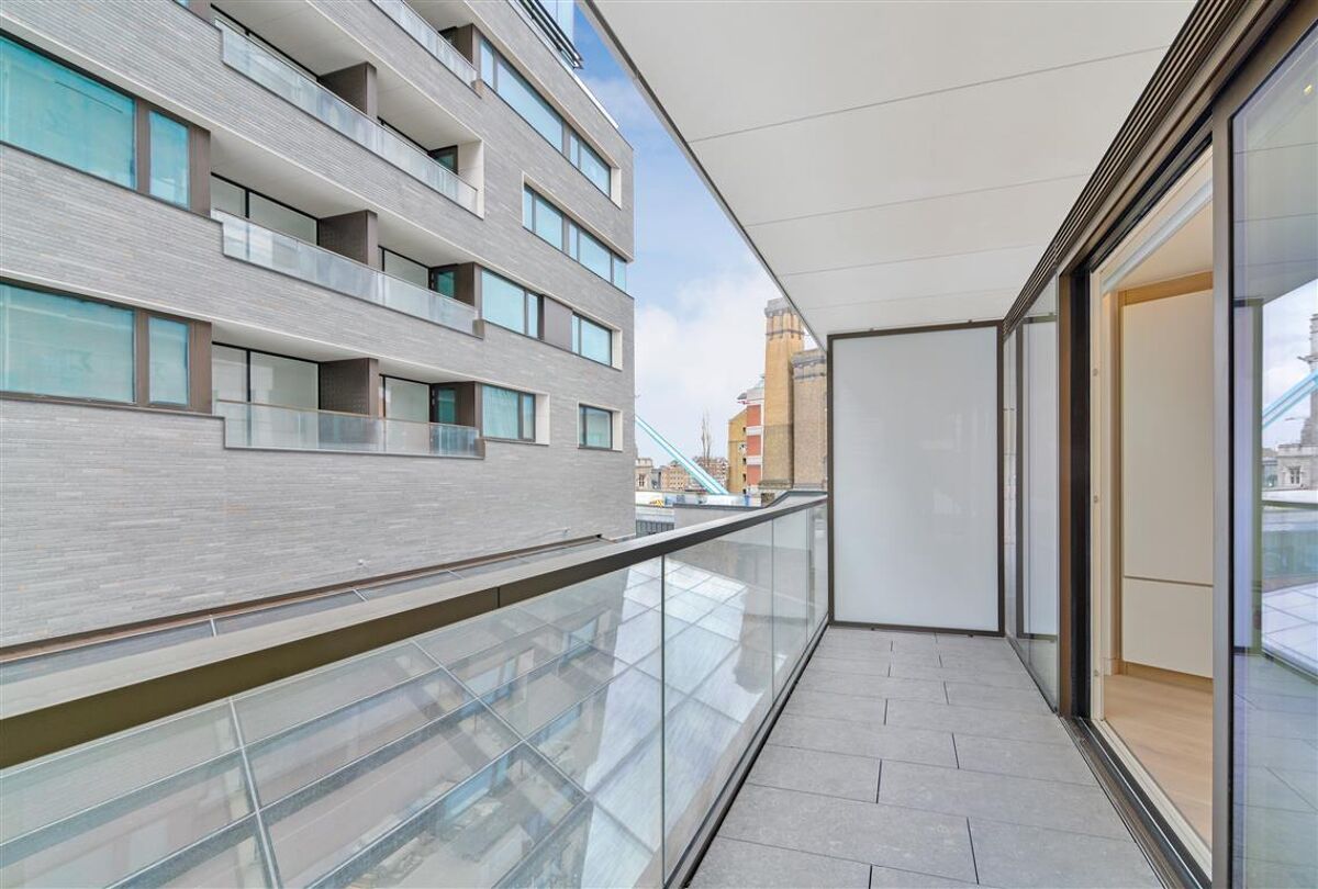 flat for sale in Duchess Walk, One Tower Bridge, London, SE1