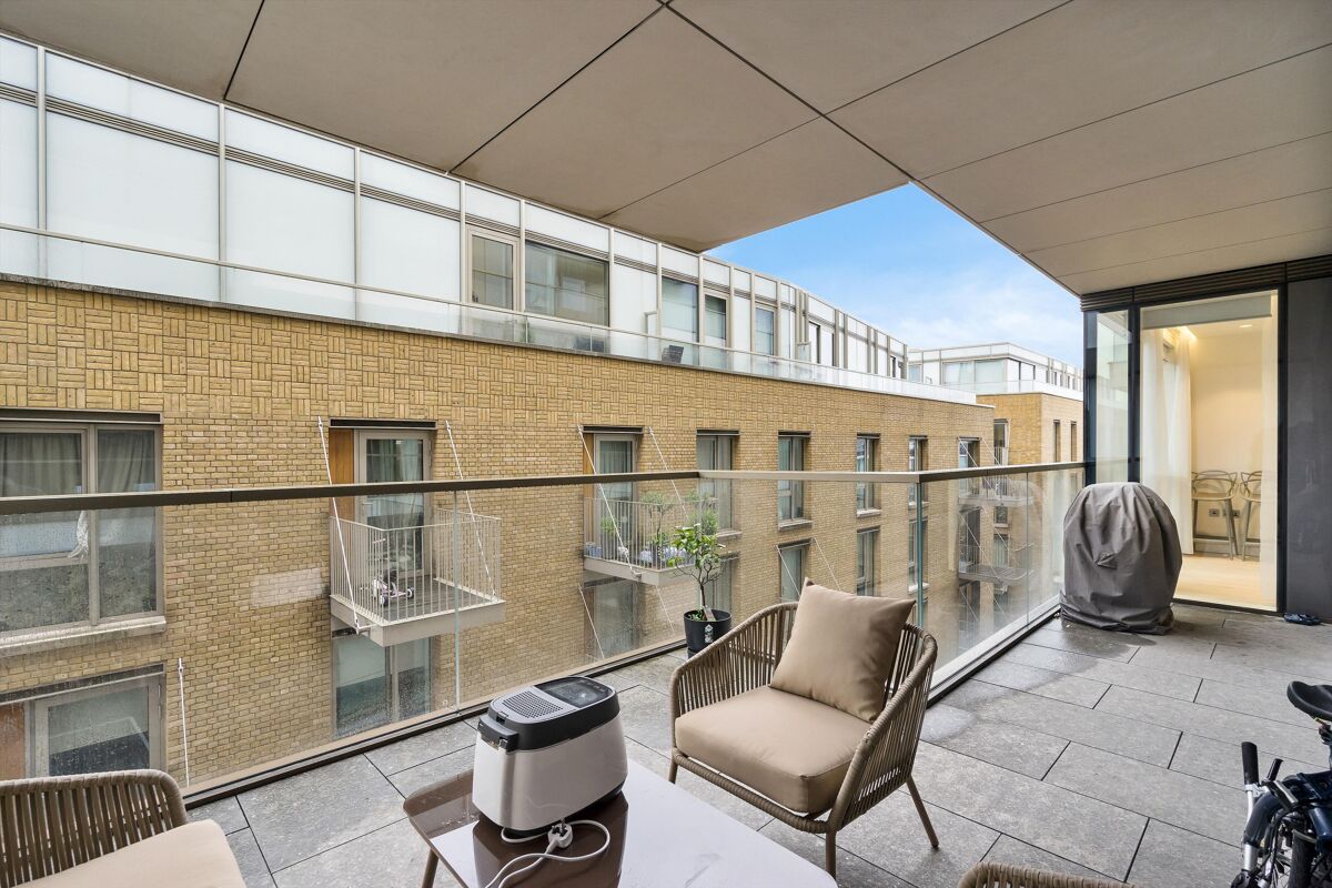 flat for sale in Tudor House, Duchess Walk, London, SE1 SBK012176496