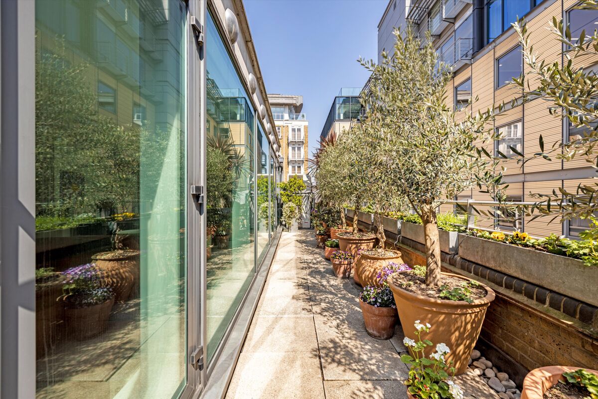 flat for sale in New Globe Walk, London, SE1 SBK012232319 Knight Frank