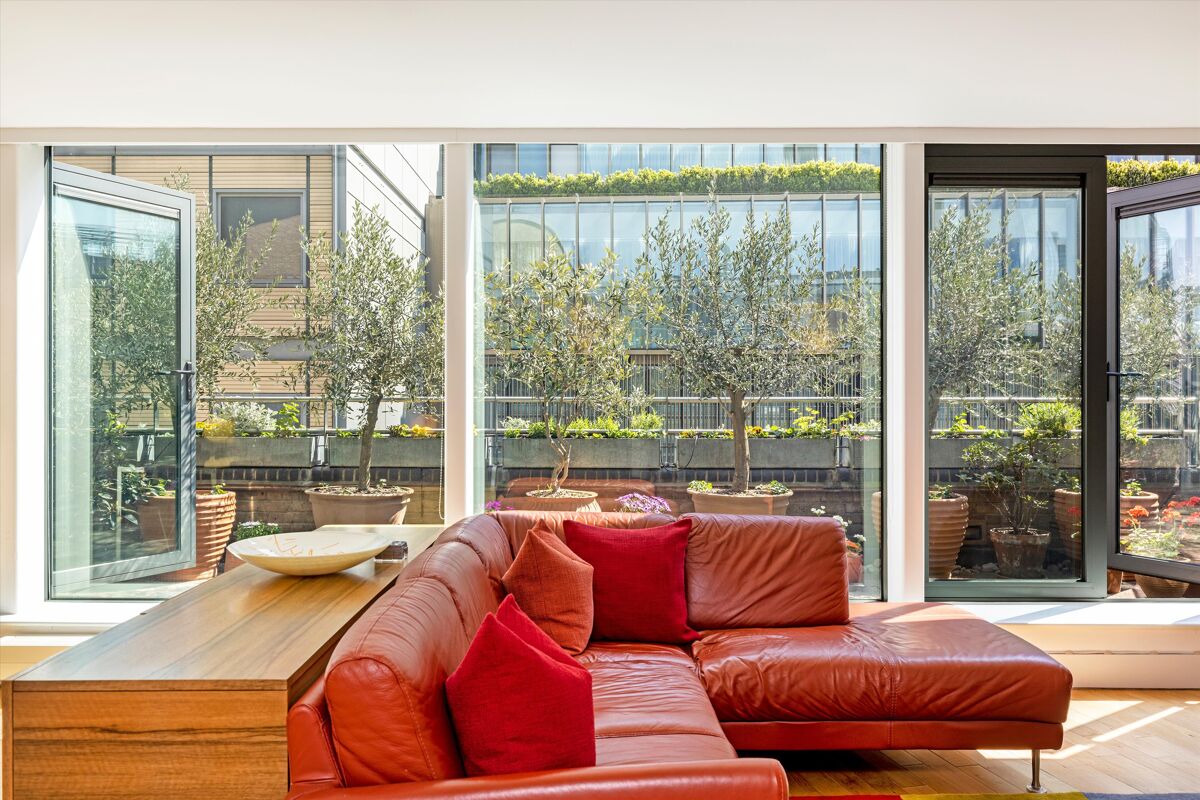 flat for sale in New Globe Walk, London, SE1 SBK012232319 Knight Frank