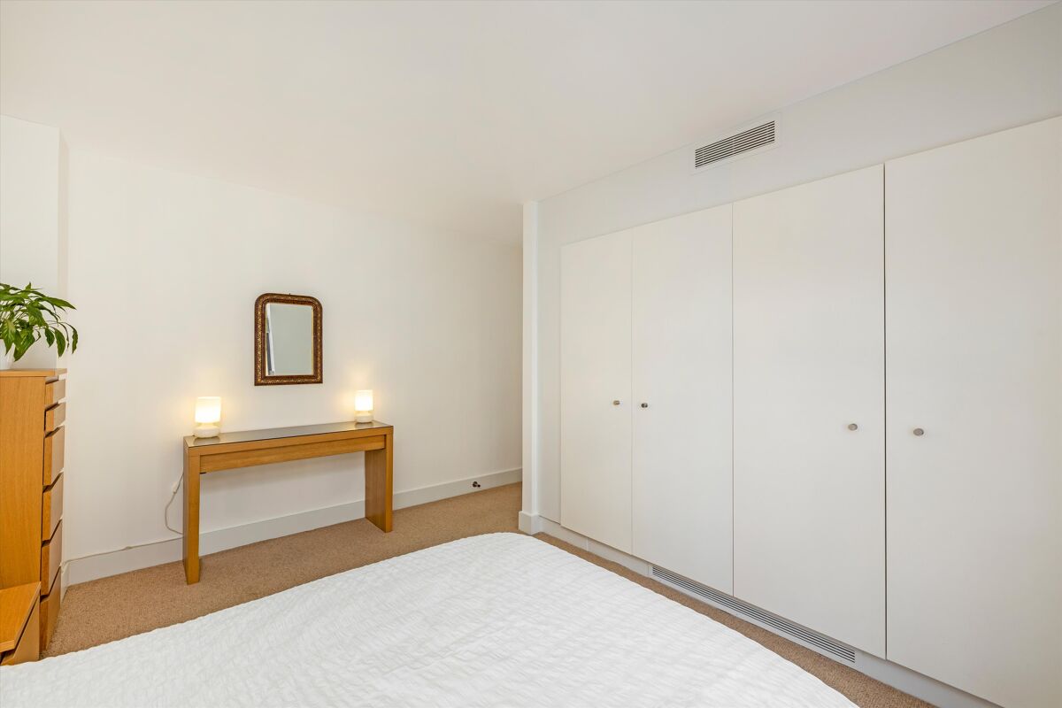 flat for sale in New Globe Walk, London, SE1 SBK012232319 Knight Frank