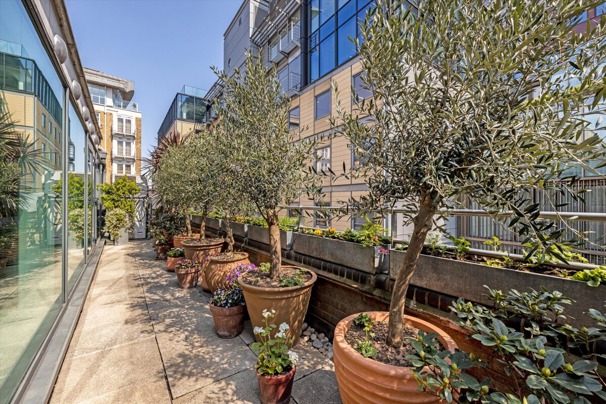flat for sale in New Globe Walk, London, SE1 SBK012232319 Knight Frank