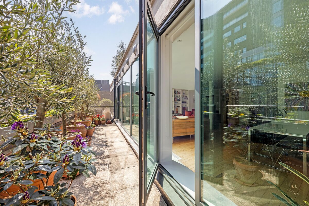 flat for sale in New Globe Walk, London, SE1 SBK012232319 Knight Frank