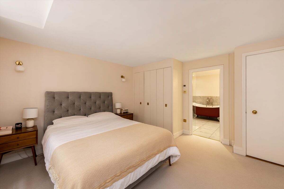 flat for sale in Shad Thames, London, SE1 SBK012272542 Knight Frank