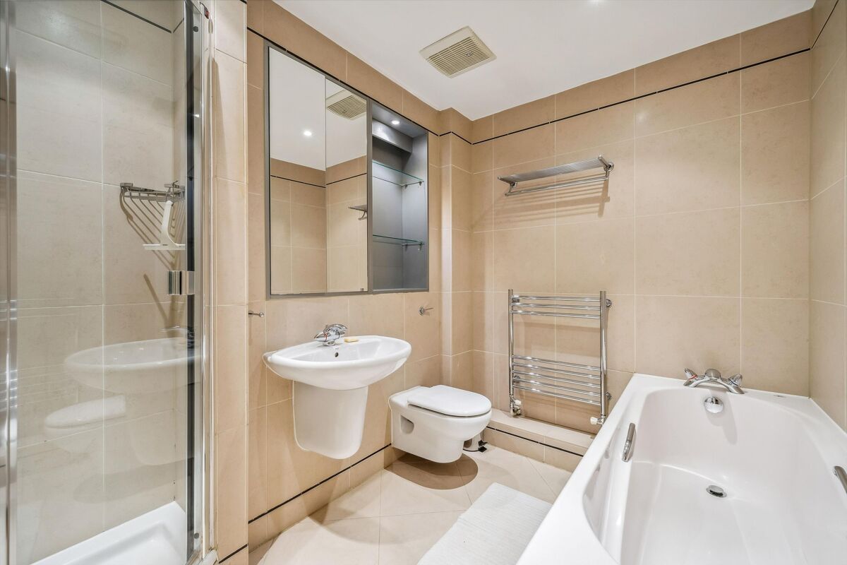 flat for sale in Benbow House, 24 New Globe Walk, Southbank, London
