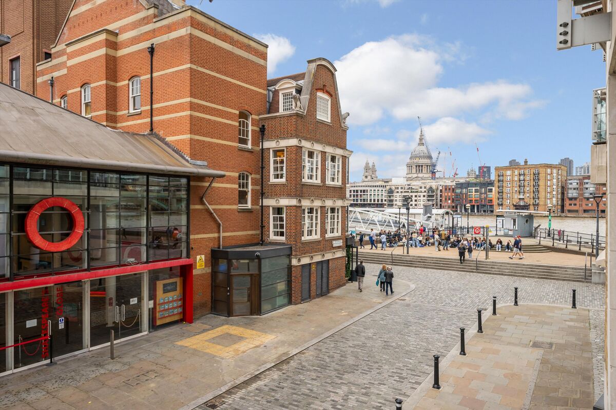 flat for sale in Benbow House, 24 New Globe Walk, Southbank, London