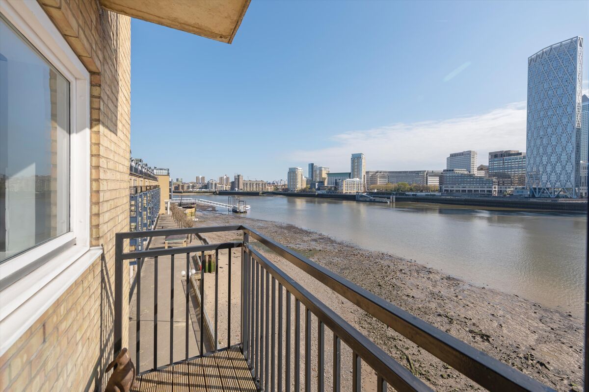 flat for sale in Tivoli Court, Rotherhithe Street, Rotherhithe, London
