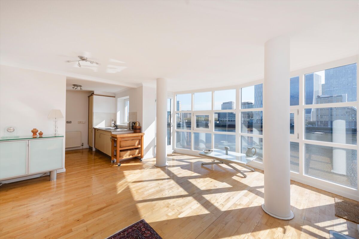 flat for sale in Tivoli Court, Rotherhithe Street, Rotherhithe, London
