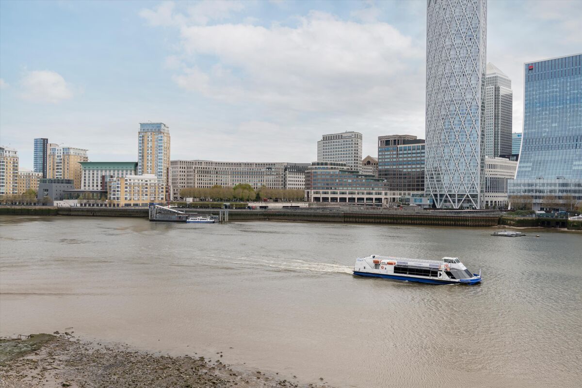 flat for sale in Tivoli Court, Rotherhithe Street, Rotherhithe, London