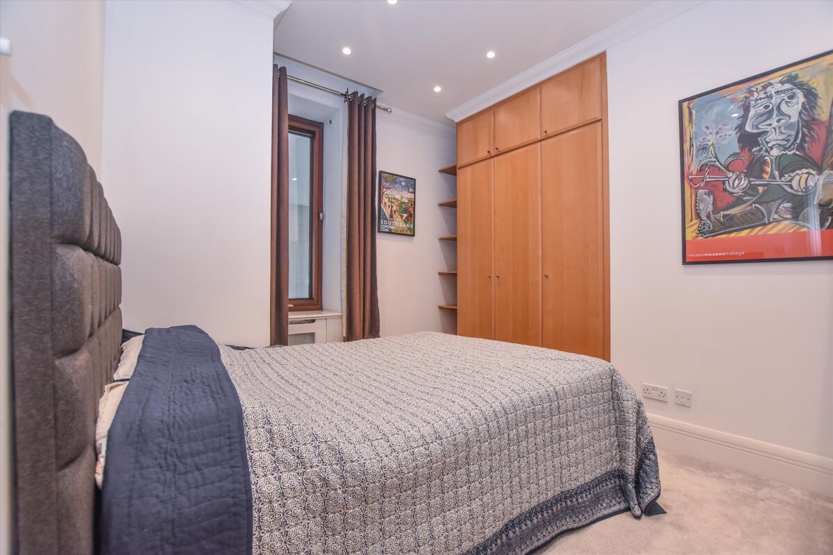 flat to rent in Whitehouse Apartments, Belvedere Road, London, SE1