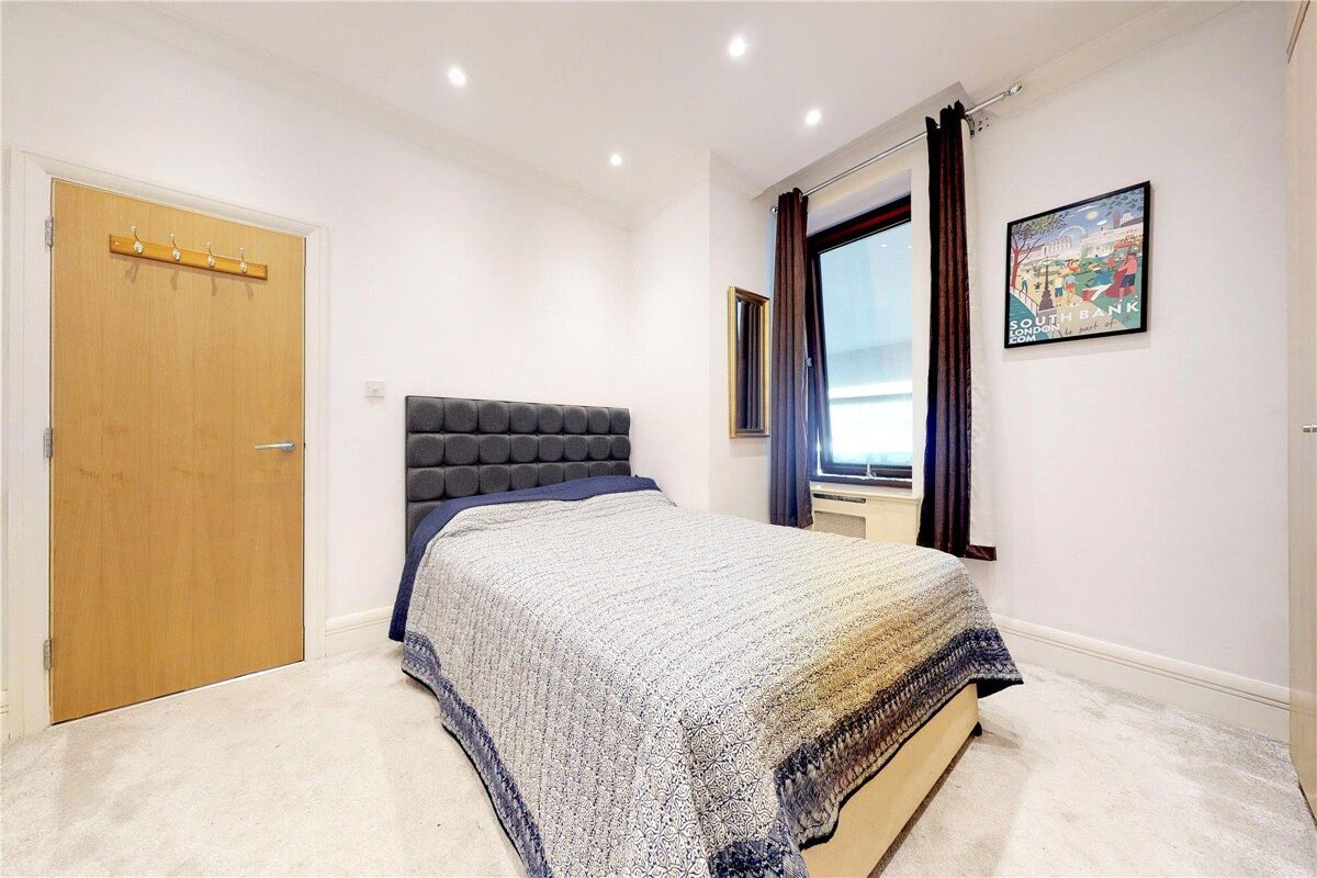 flat to rent in Whitehouse Apartments, Belvedere Road, London, SE1