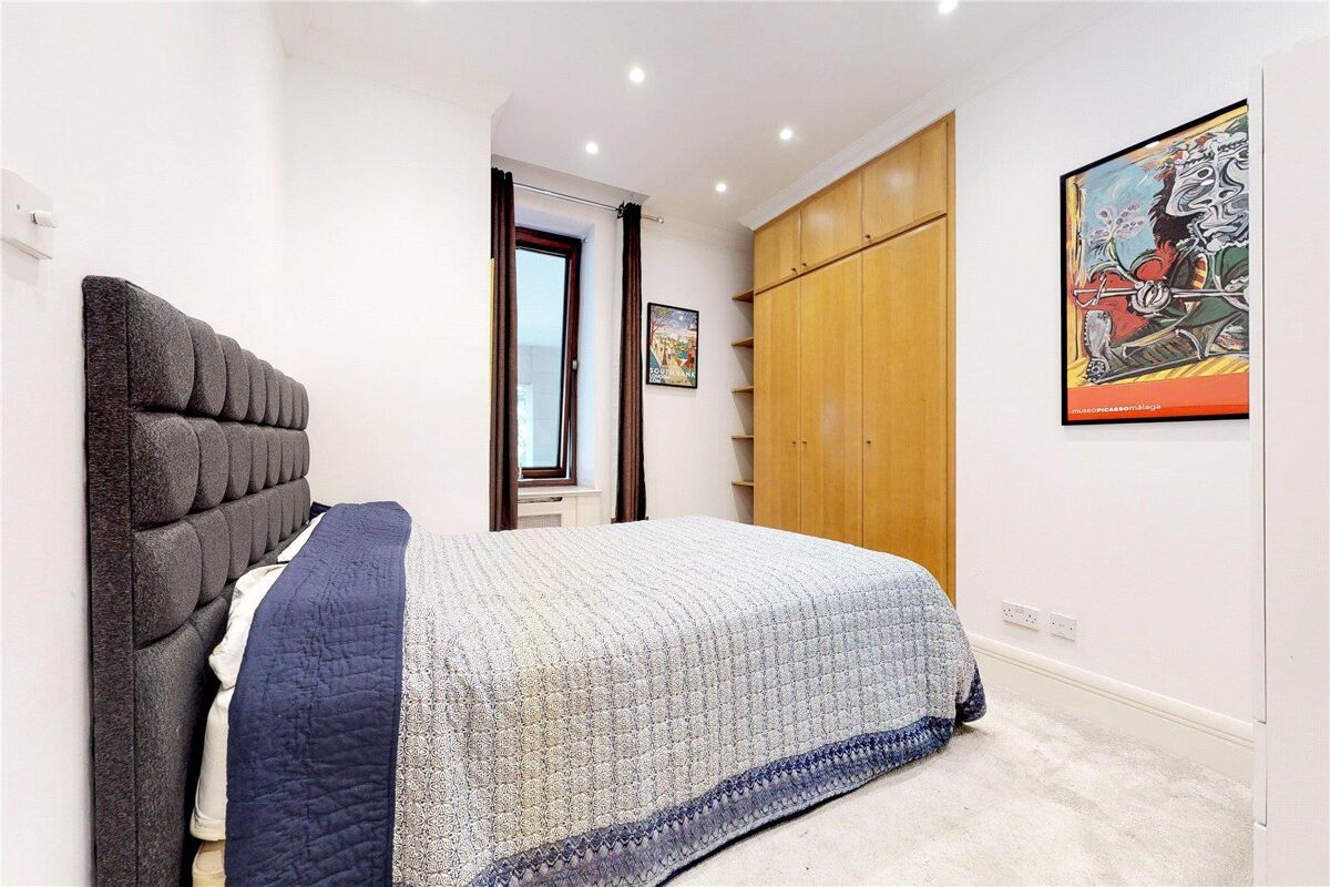 flat to rent in Whitehouse Apartments, Belvedere Road, London, SE1 SBQ012128884 Knight Frank