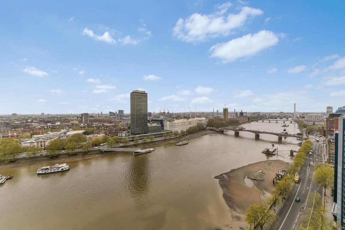 flat to rent in The Dumont, Albert Embankment, London, SE1