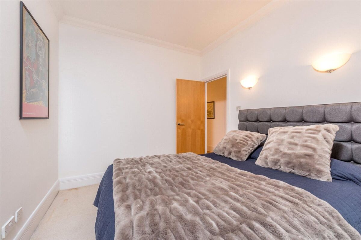 flat to rent in Whitehouse Apartments, Belvedere Road, London, SE1