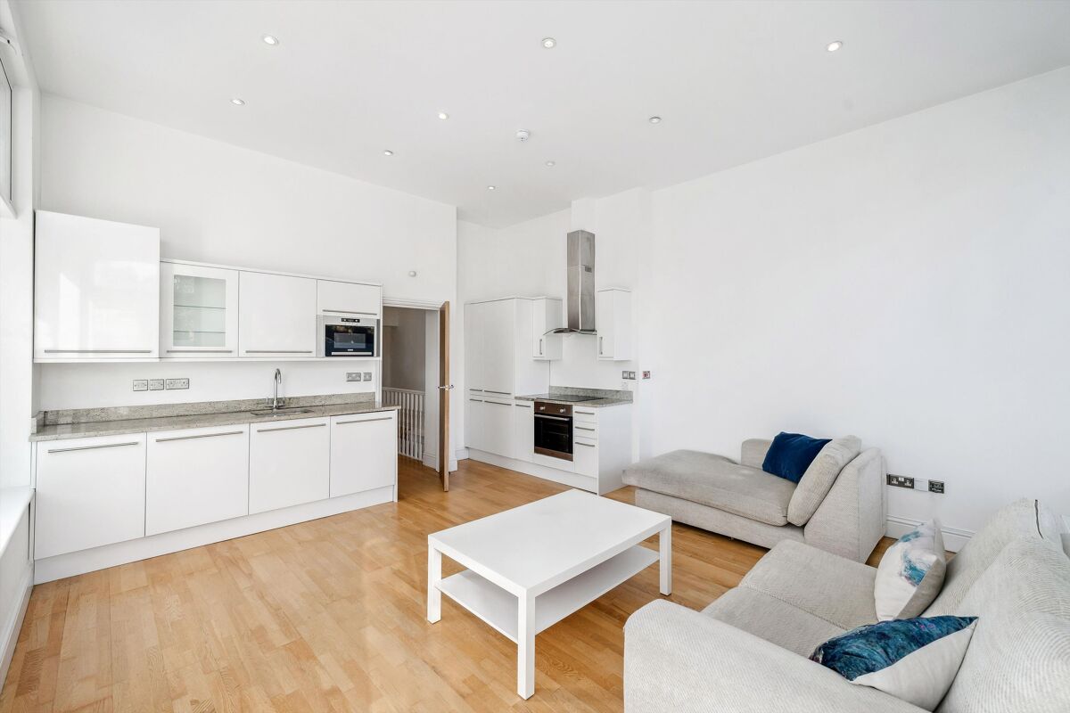 flat to rent in Carpenters Arms Apartments, Welsford Street, London