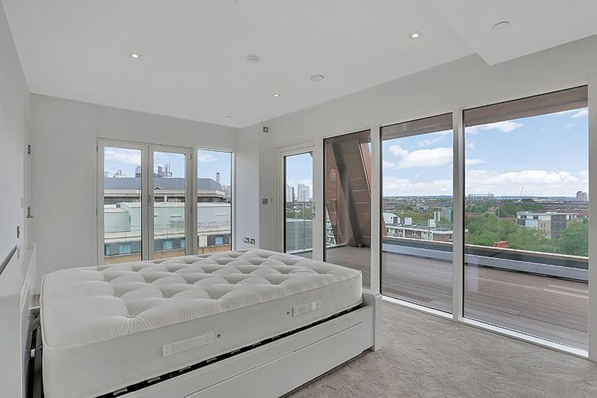 flat to rent in Palace View, Lambeth, London, SE12 SBQ012337301