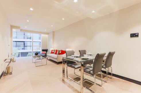 Picture of 2 bedroom flat for rent.
