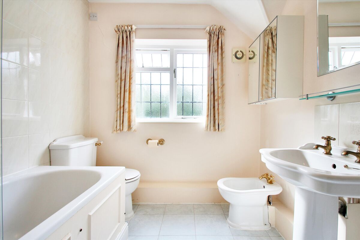 house for sale in Oak Lane, Sevenoaks, Kent, TN13 SEV012041996