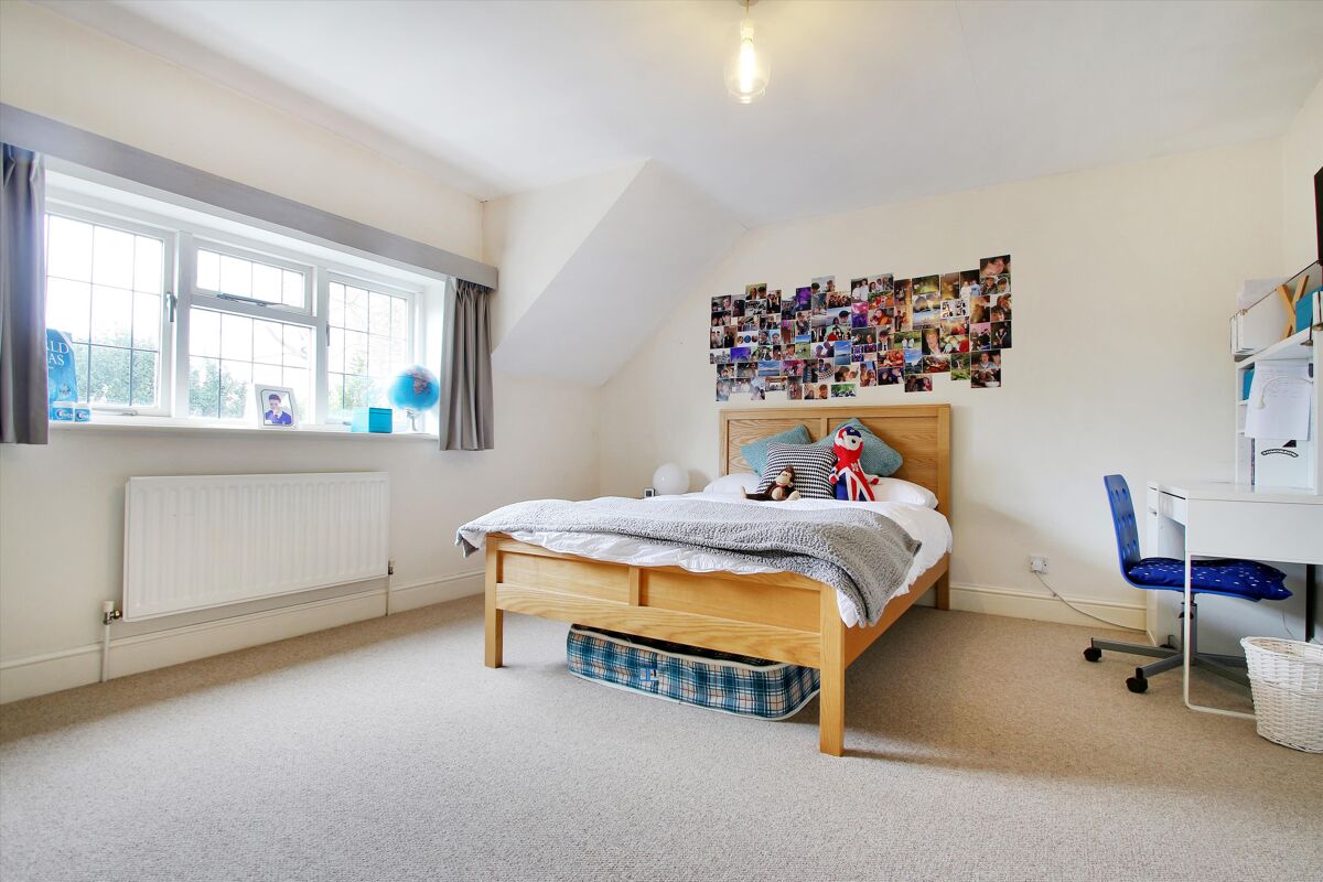 house for sale in Oak Lane, Sevenoaks, Kent, TN13 SEV012041996