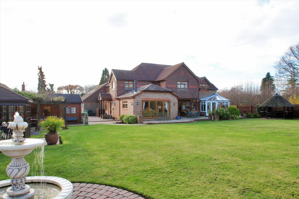 house for sale in Amsbury Road, Hunton, Maidstone, Kent, ME15