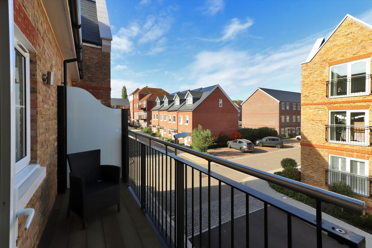 flat for sale in Eden Road, Dunton Green, Sevenoaks, Kent, TN14 SEV012079583 Knight Frank
