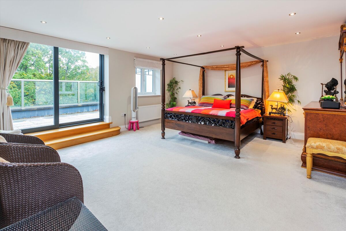 house for sale in Wildernesse Mount, Sevenoaks, Kent, TN13 SEV012082406 Knight Frank