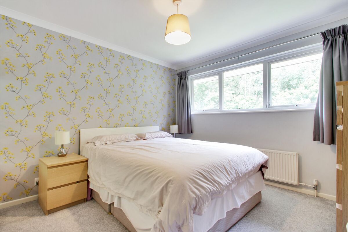 house for sale in Chesterfield Drive, Sevenoaks, Kent, TN13