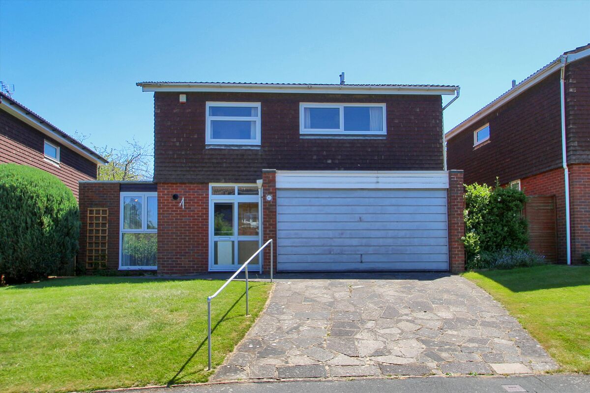 house for sale in Chesterfield Drive, Sevenoaks, Kent, TN13