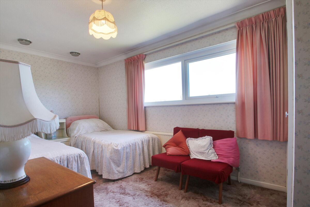 house for sale in Chesterfield Drive, Sevenoaks, Kent, TN13