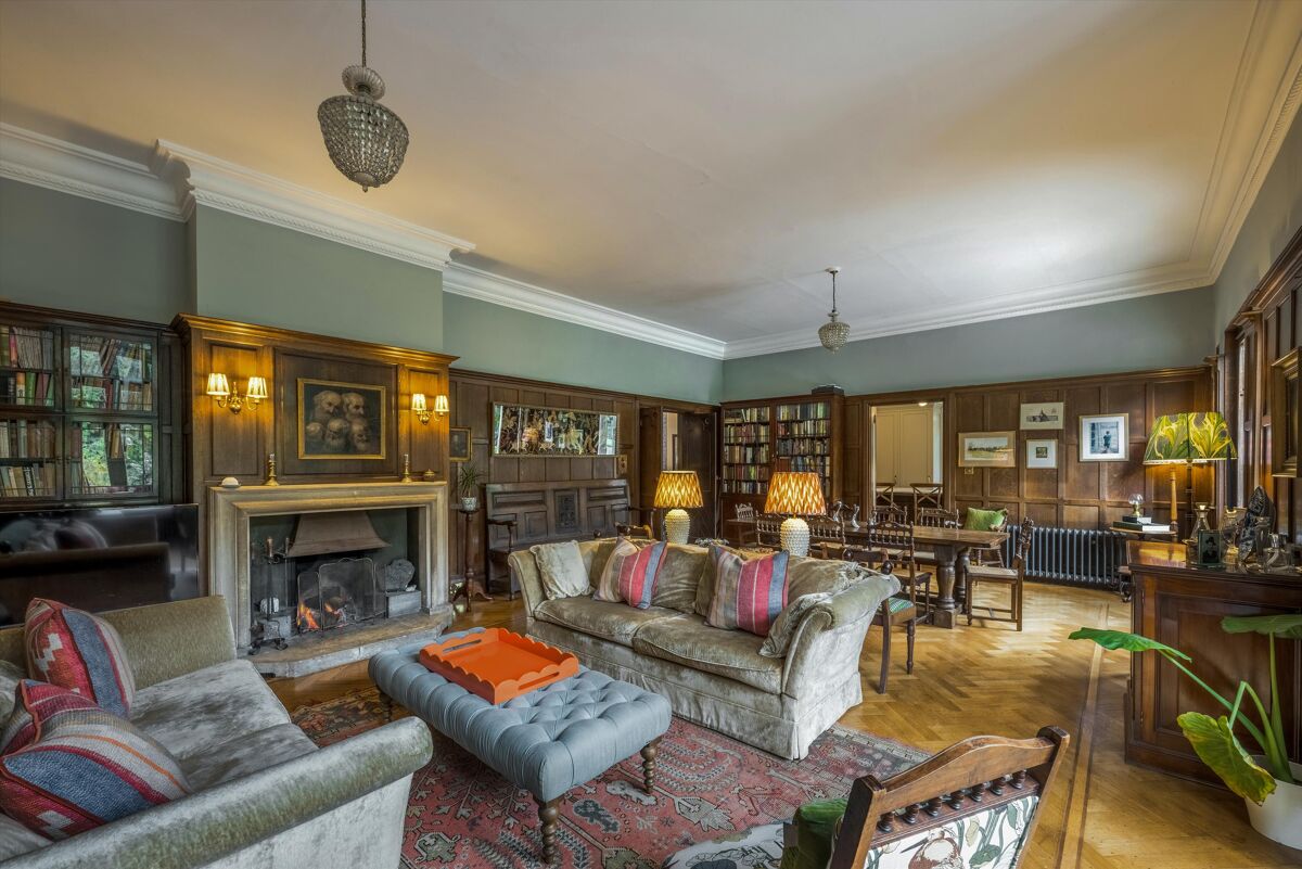 Historic family home located on the edge of Shoreham Village. Knight