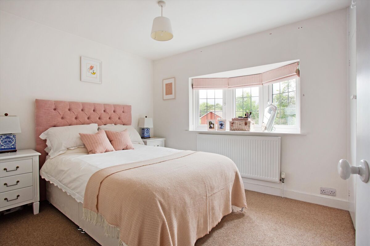 house for sale in Chipstead Lane, Sevenoaks, Kent, TN13 SEV012239113 Knight Frank