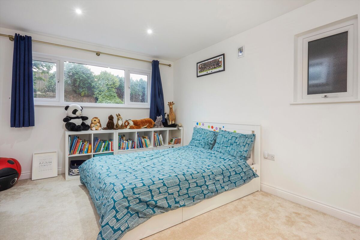 house for sale in Chesterfield Drive, Sevenoaks, Kent, TN13