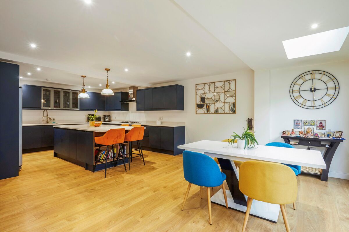 house for sale in Chesterfield Drive, Sevenoaks, Kent, TN13