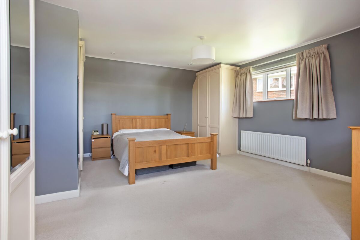 house for sale in St. Marys Drive, Sevenoaks, Kent, TN13 SEV012248654 Knight Frank