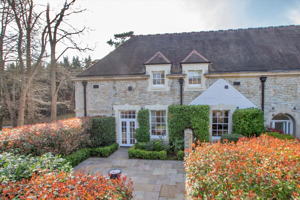 house for sale in Wildernesse Avenue, Seal, Sevenoaks, Kent, TN15 SEV012283658 Knight Frank