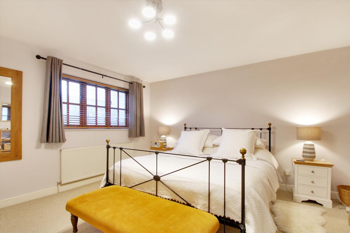 house for sale in Darenth Lane, Dunton Green, Sevenoaks, Kent, TN13