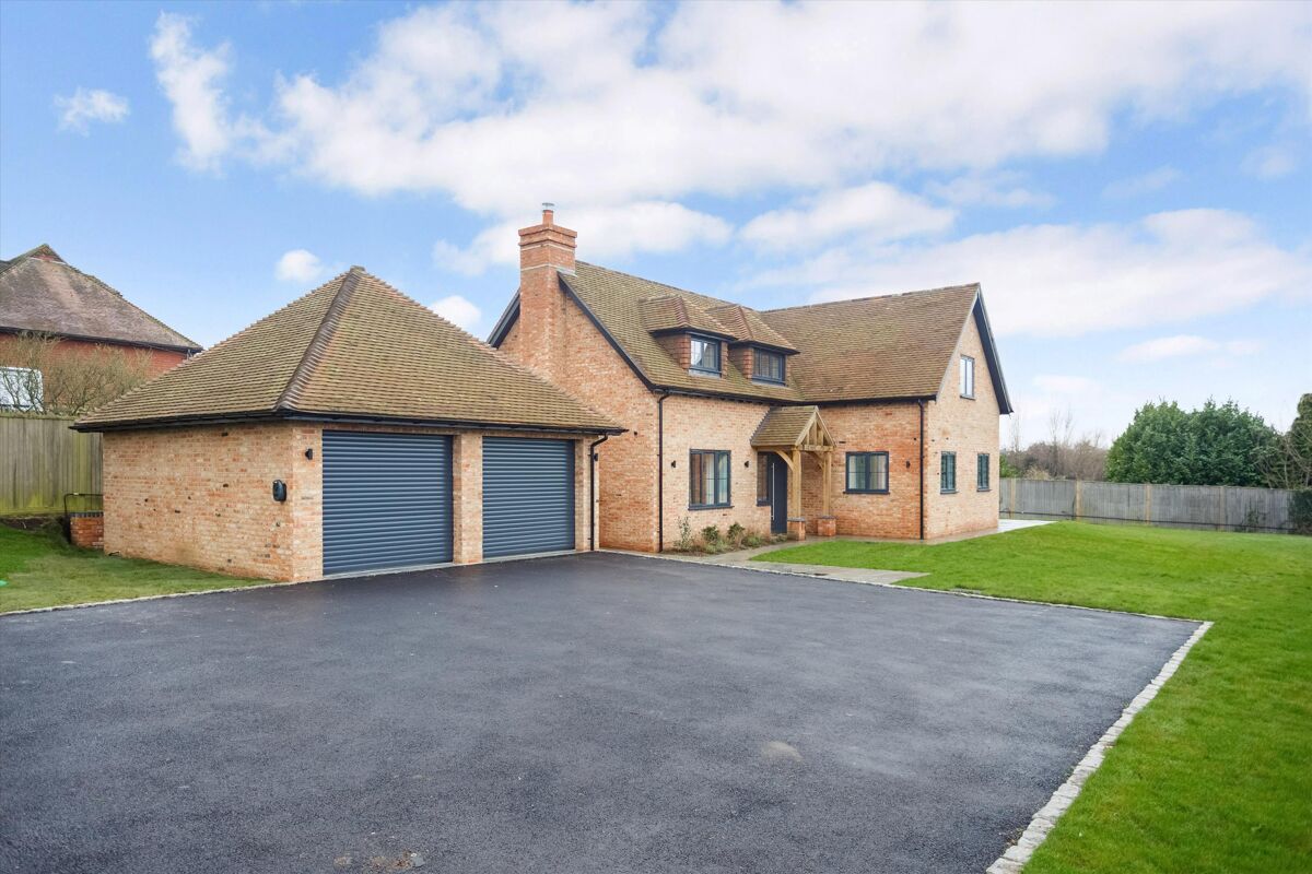 house for sale in Dean Street, East Farleigh, Maidstone, Kent, ME15. SEV012314302 Knight Frank