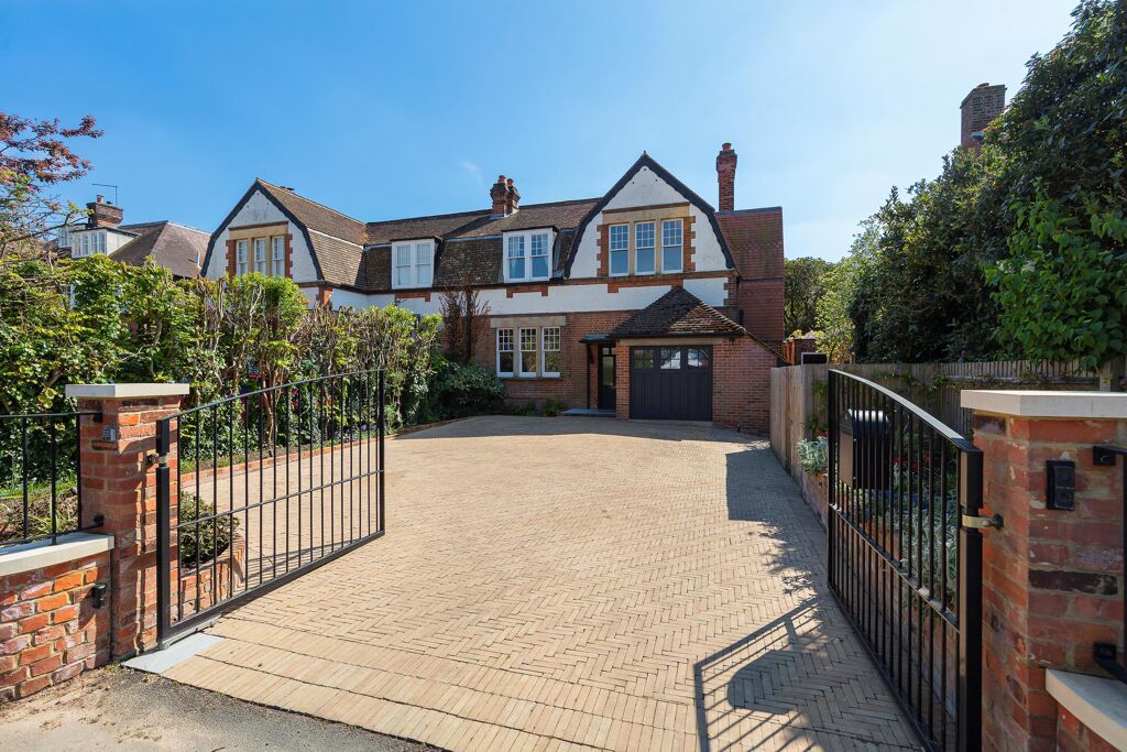 Image of Yardley Park Road, Tonbridge, Kent, TN9