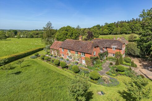 Picture of 5 bedroom house for sale.
