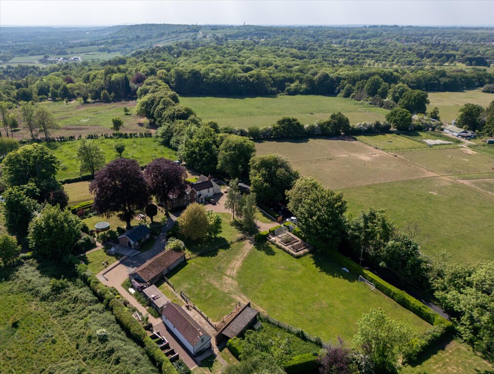 Image of Chestnut Avenue, Westerham, Surrey, TN16