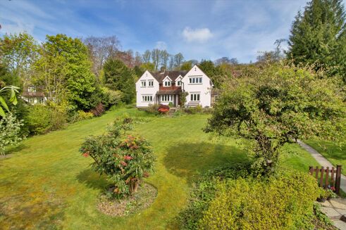 Picture of 4 bedroom house for sale.