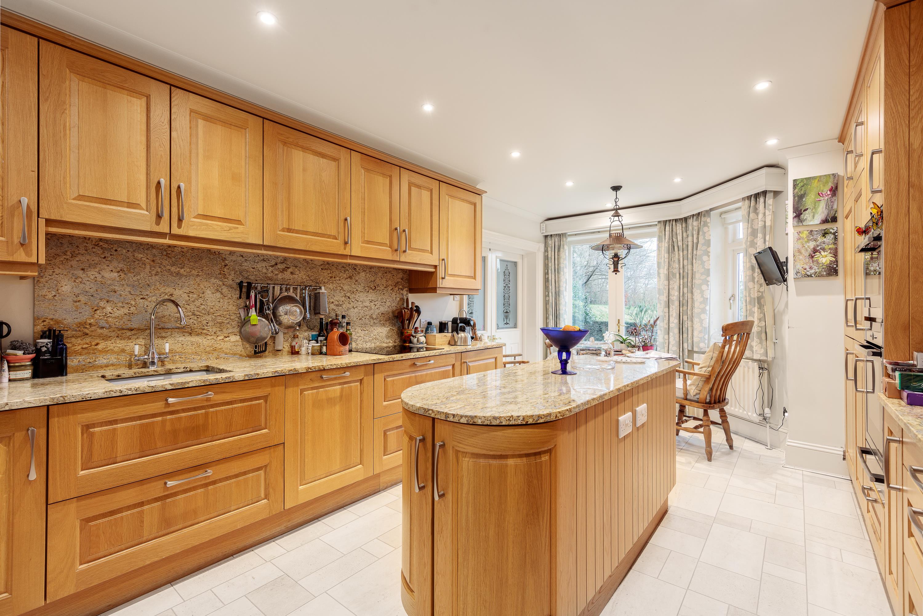 Countryside Charm Meets Modern Elegance 3