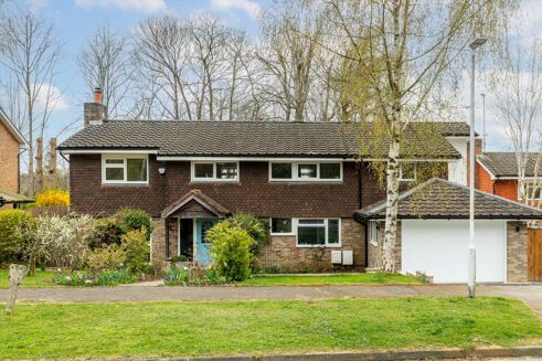 Picture of 5 bedroom house for sale.