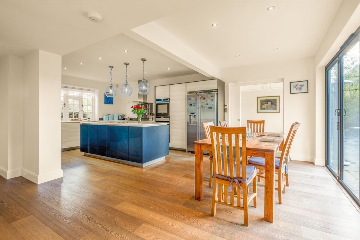 A Countryside Oasis of Refined Elegance 6